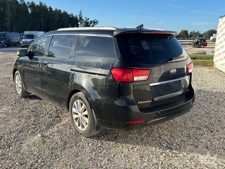 2015-kia-sedona-image-4