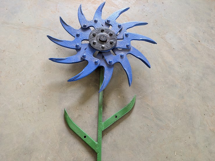 hand-crafted-steel-flower-decor-image-4