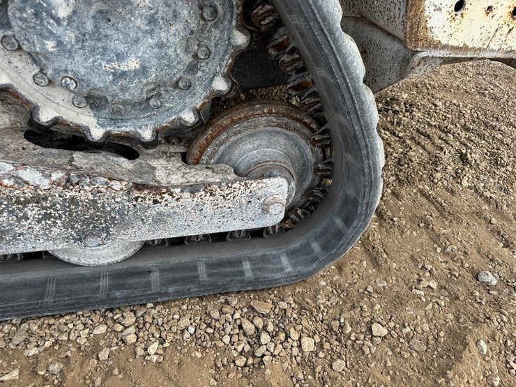 2016-bobcat-t450-image-16