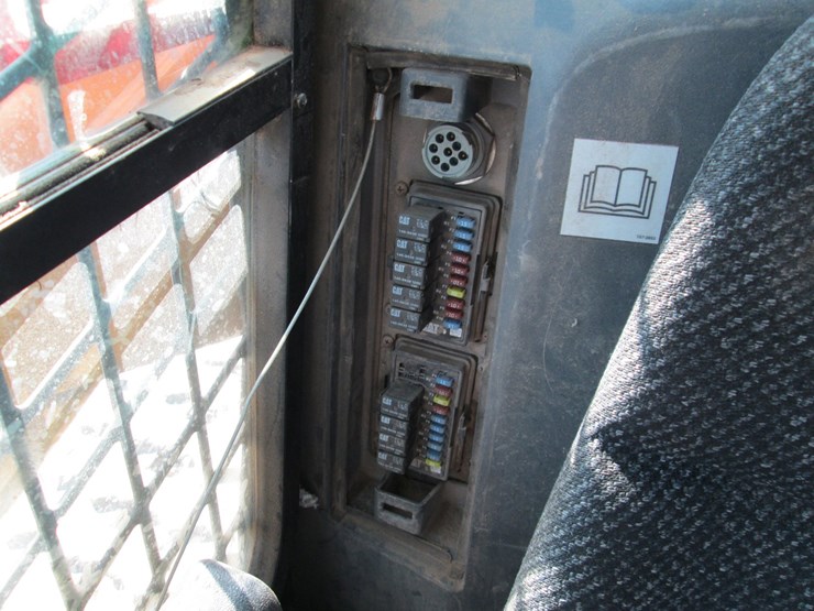 2018-caterpillar-299d2-xhp-image-32