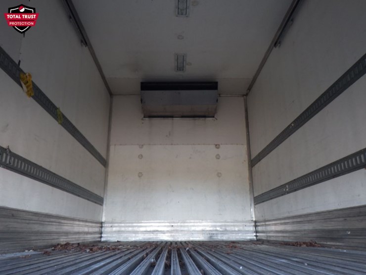 2020-freightliner-m2-106-image-7