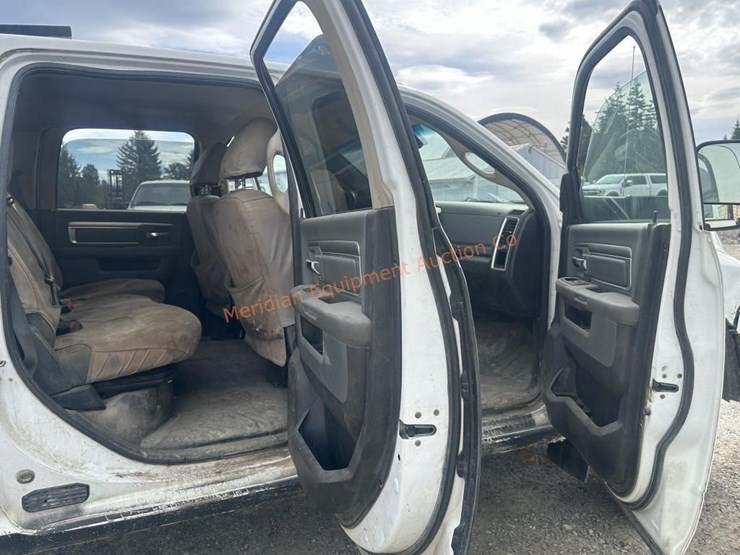 2014-dodge-ram-3500-image-30