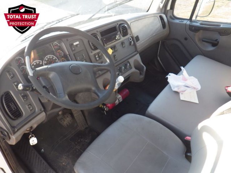 2020-freightliner-m2-106-image-11
