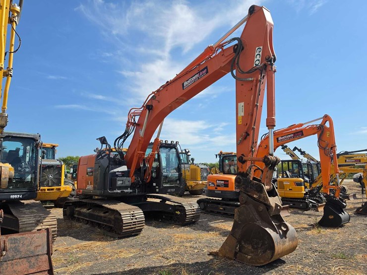 2020-hitachi-zx225usr-lc-6-image-4