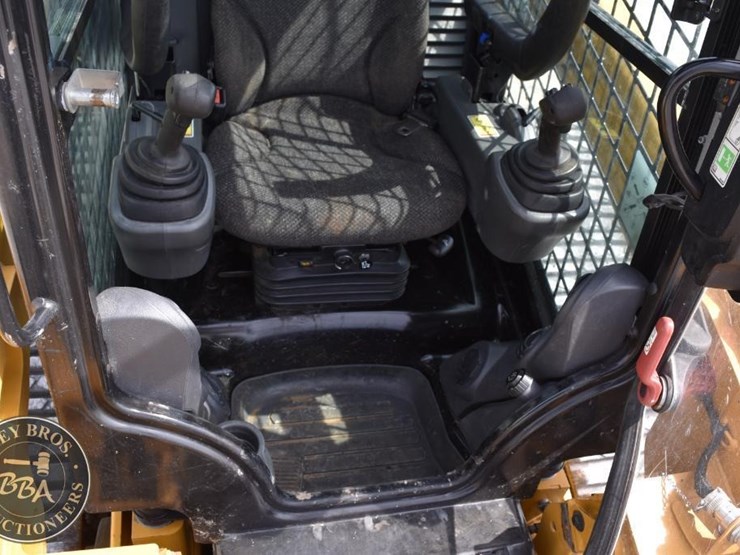 2015-caterpillar-287d-image-47