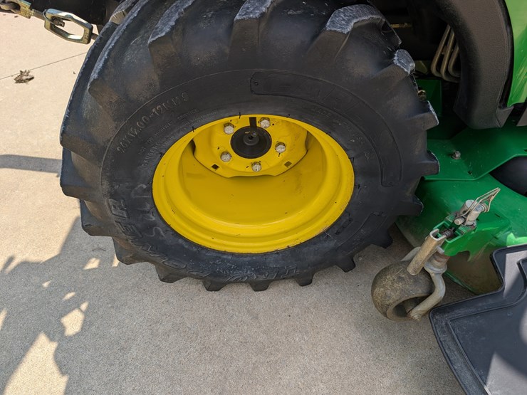 2012-john-deere-1026r-image-43