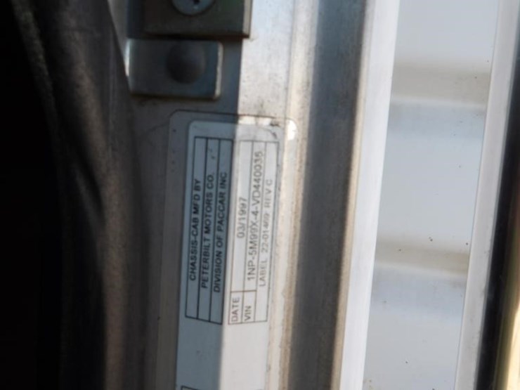 1997-peterbilt-379-image-41
