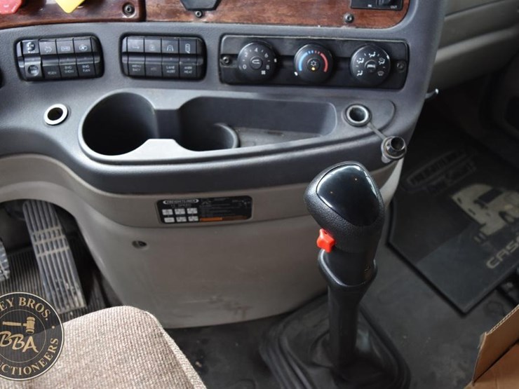 2016-freightliner-cascadia-125-image-42