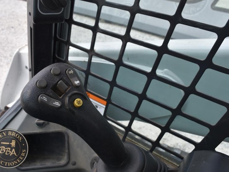 2016-bobcat-t770-image-49