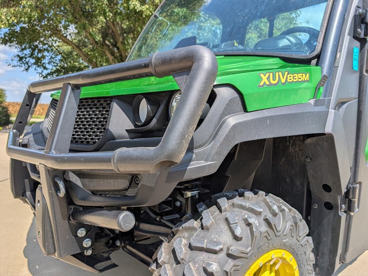 2019-john-deere-gator-image-11