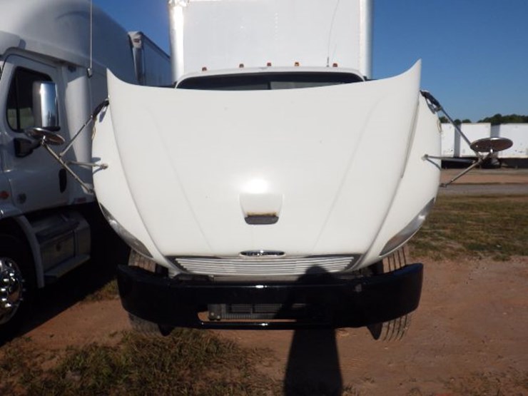 2019-freightliner-m2-106-image-21