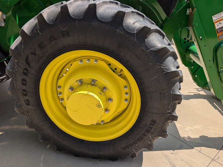 2015-john-deere-6175r-image-59