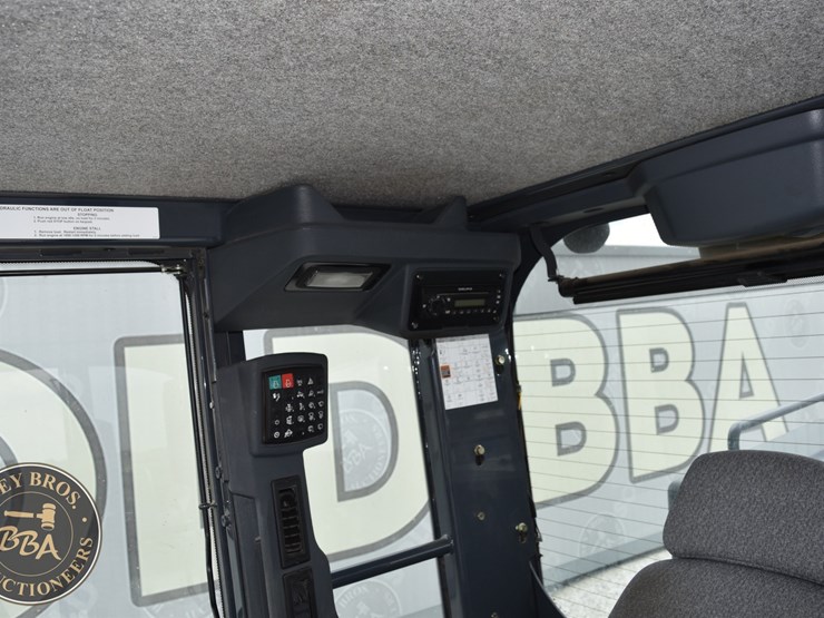 2010-deere-670g-image-55