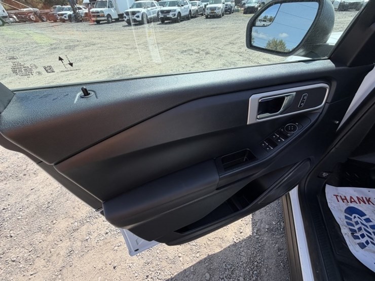 2020-ford-explorer-image-28