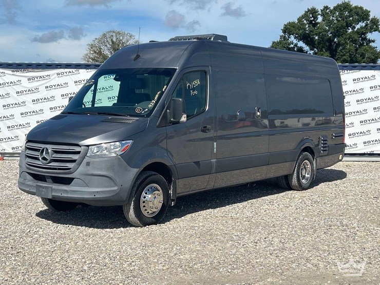 2010-mercedes-benz-sprinter-4500-image-1