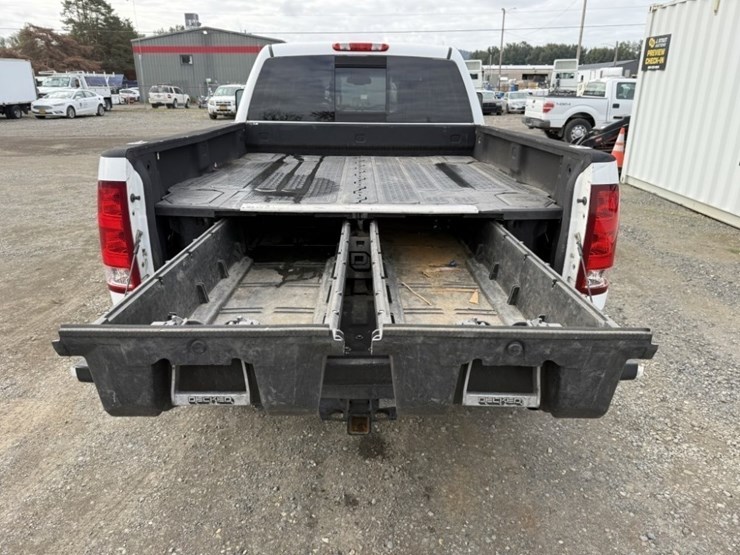 2011-gmc-sierra-2500-image-14