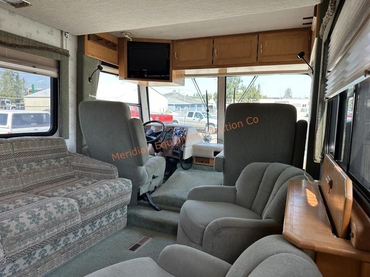 1999-safari-trek-24'-motorhome-image-30