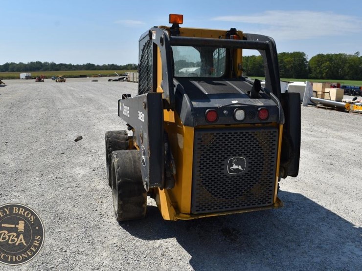 2012-deere-318d-image-4