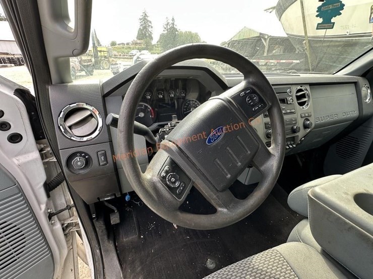 2016-ford-f350-xlt-image-21