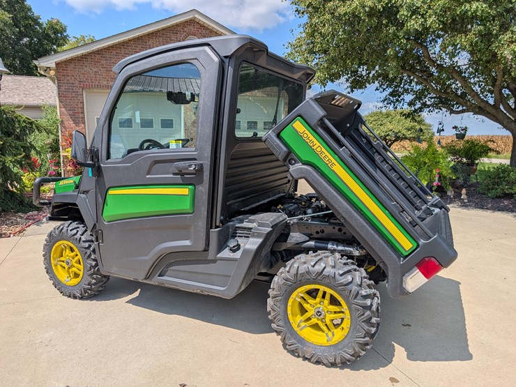 2019-john-deere-gator-image-39