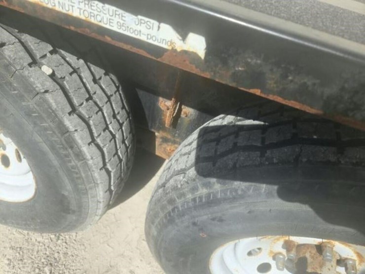 2019-caterpillar-xq230-image-24