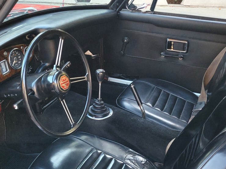 #1021-•-offered-at-no-reserve-|-1969-mg-mgb-gt-image-3