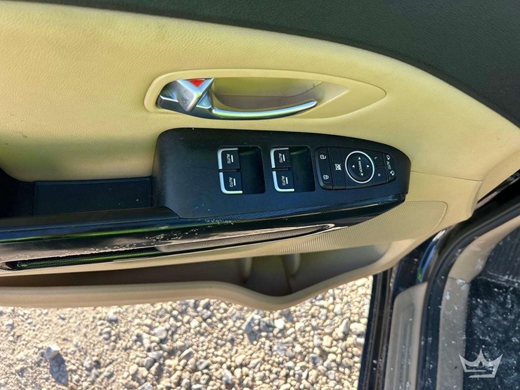 2015-kia-sedona-image-11