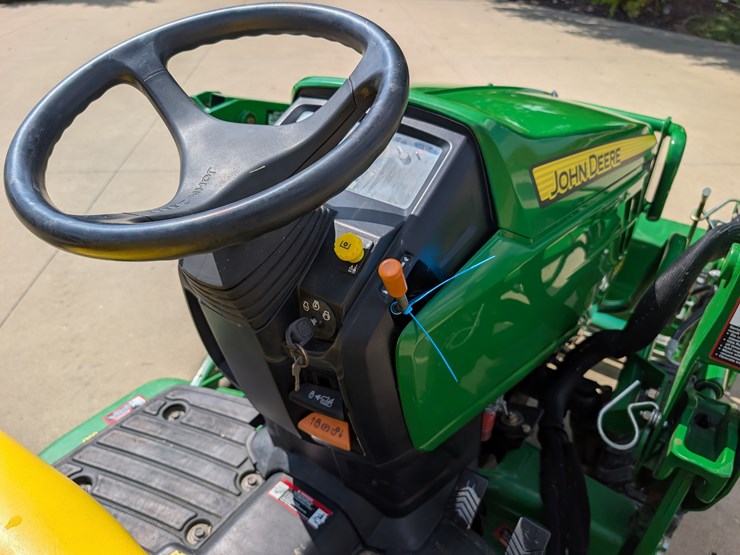 2012-john-deere-1026r-image-50