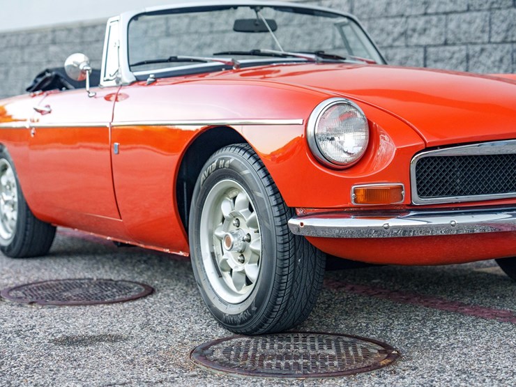 #1069-•-offered-at-no-reserve-|-1973-mg-mgb-mark-lll-convertible-image-18