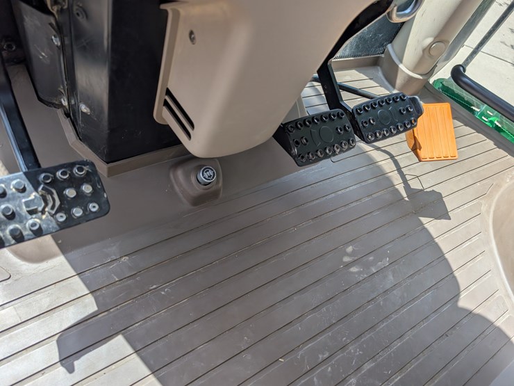 2015-john-deere-6175r-image-73