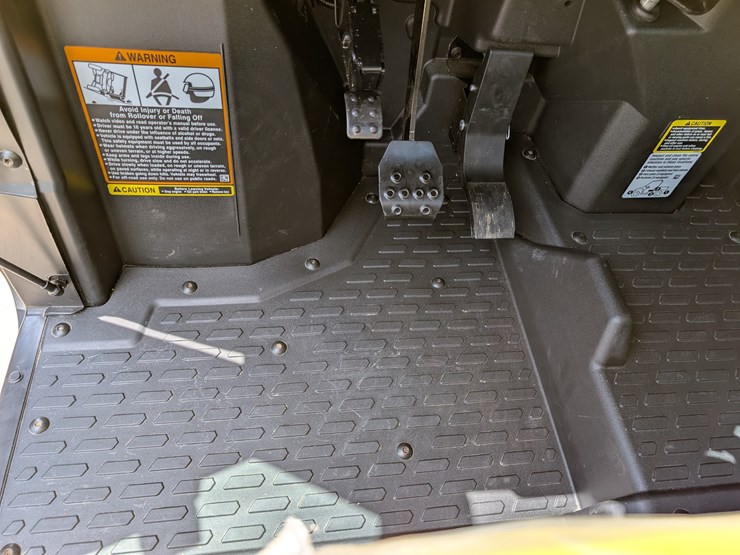 2019-john-deere-gator-image-49