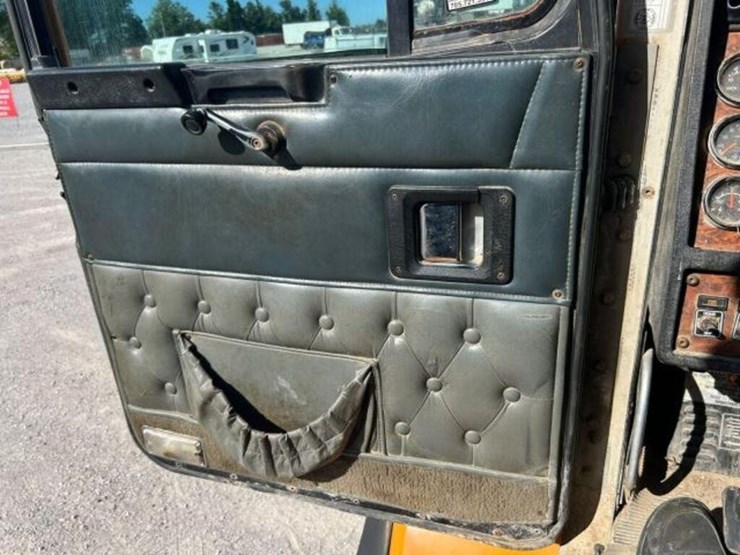 2001-kenworth-t800-image-26