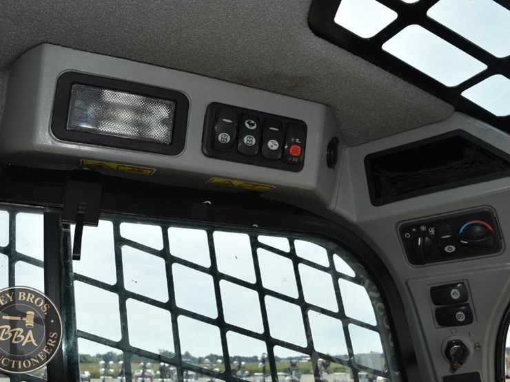 2015-caterpillar-287d-image-51