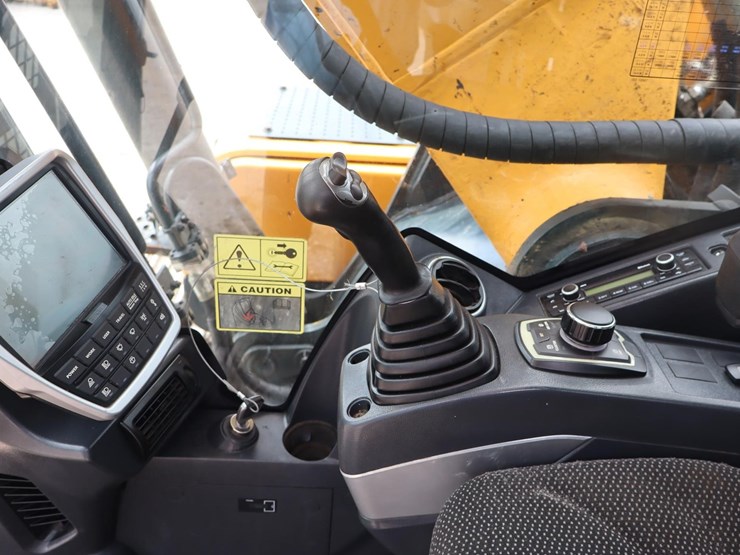2019-hyundai-hx260l-image-31