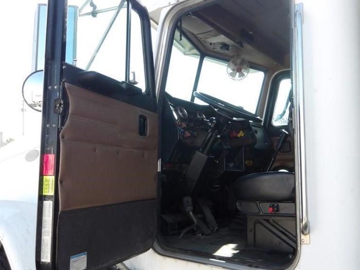 1997-peterbilt-379-image-21