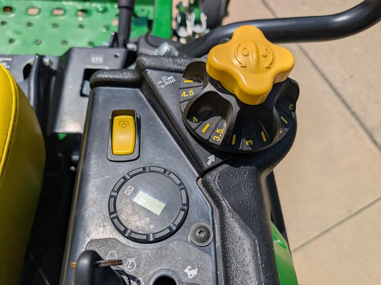 2019-john-deere-z915e-image-32