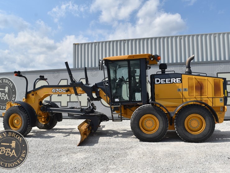 2010-deere-670g-image-7