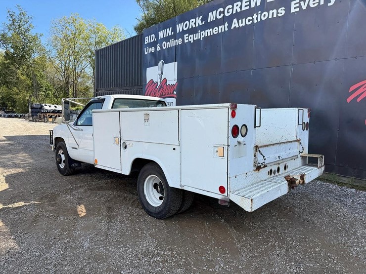 1992-chevrolet-cheyenne-3500-image-2