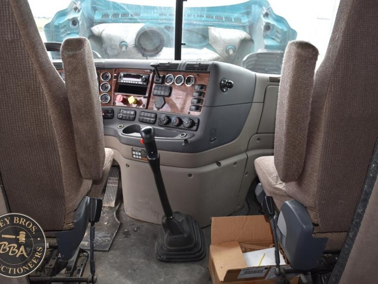 2016-freightliner-cascadia-125-image-58