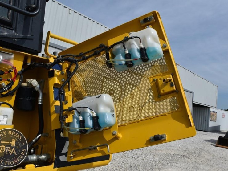2018-komatsu-d51pxi-24-image-43