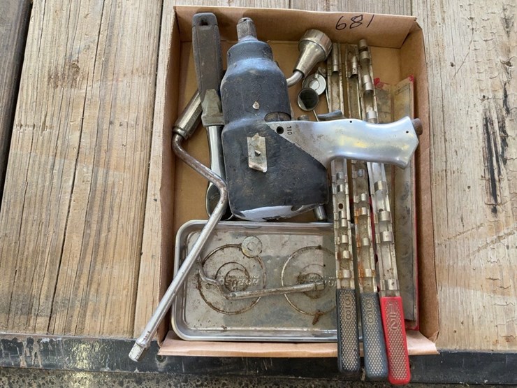3/4-inch-air-impact,-socket-organizers,-magnetic-tray,-and-miscellaneous-image-1