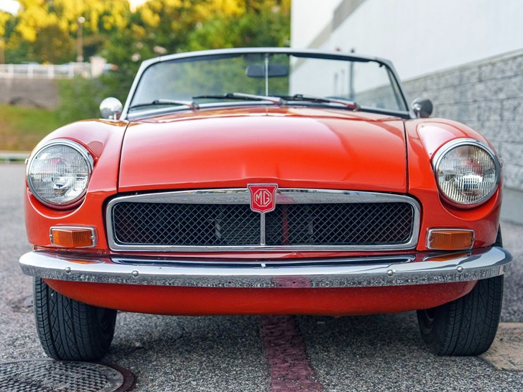 #1069-•-offered-at-no-reserve-|-1973-mg-mgb-mark-lll-convertible-image-2