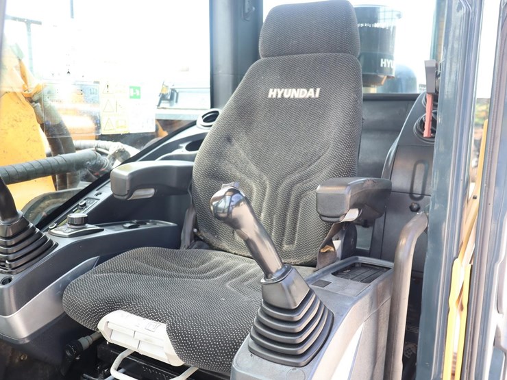 2019-hyundai-hx260l-image-28