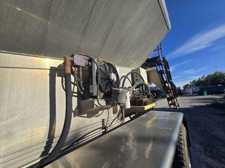 2016-kenworth-t880-image-42