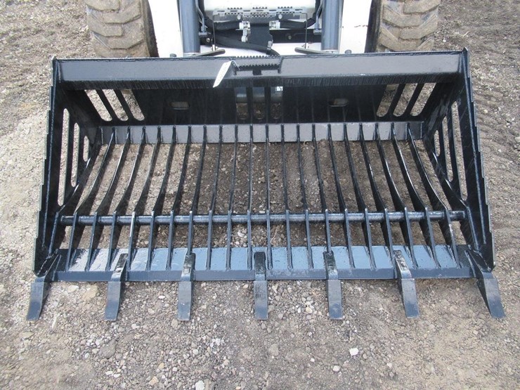 wildcat-72"-skid-steer-skeleton-tooth-bucket-image-3