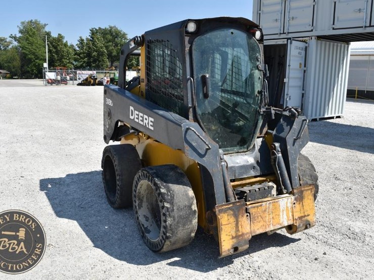 2012-deere-318d-image-10