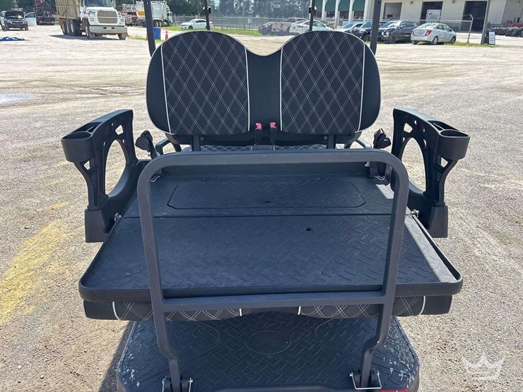 2024-vivid-ev-6-person-electric-cart-image-10
