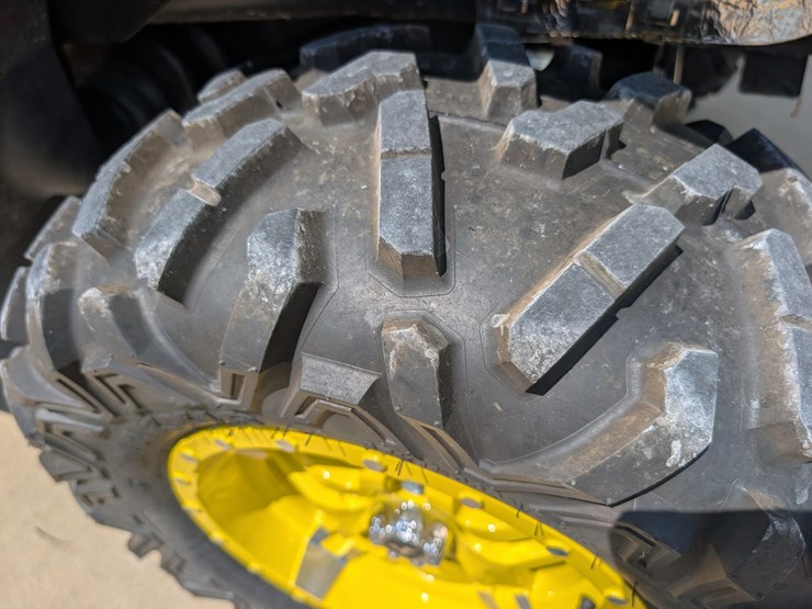2019-john-deere-gator-image-21