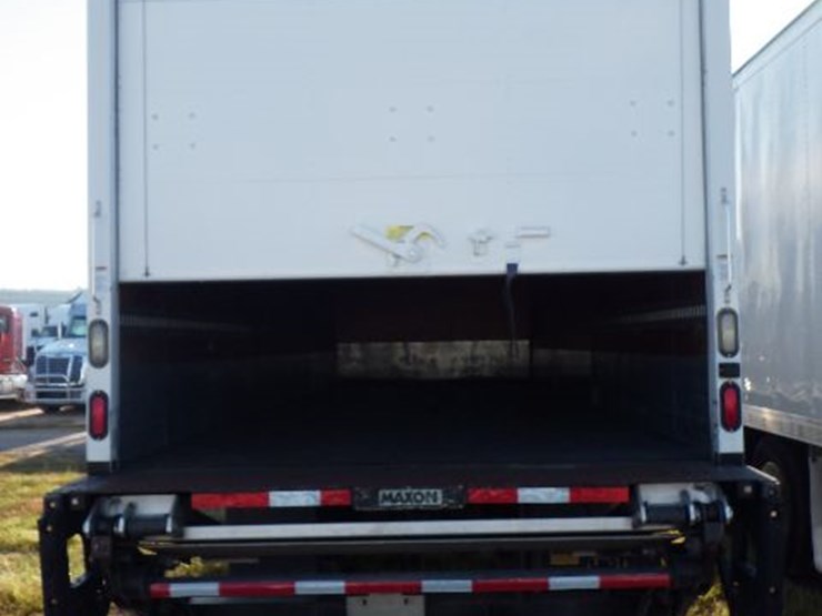 2017-freightliner-m2-106-image-6
