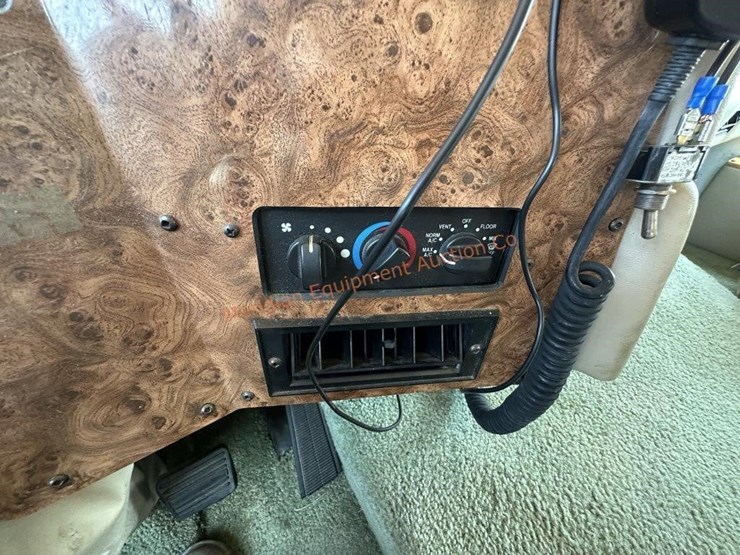 1999-safari-trek-24'-motorhome-image-60